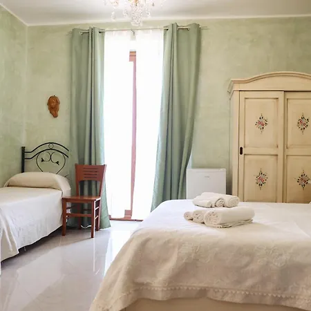 Bed & Breakfast Masseria Le Betulle 4*